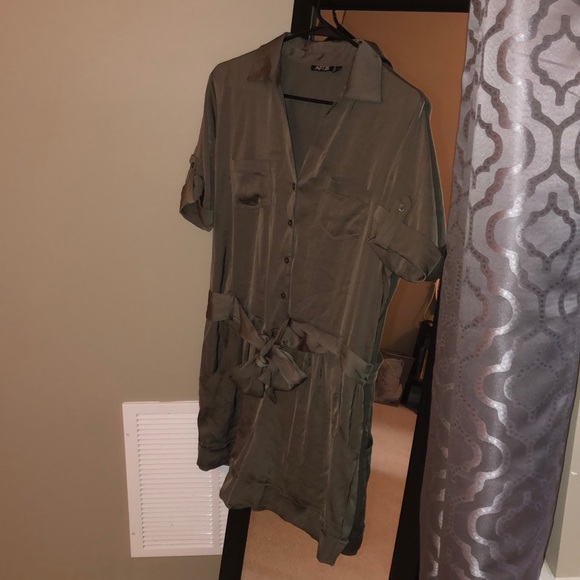Olive green silk like romper - Picture 2 of 4